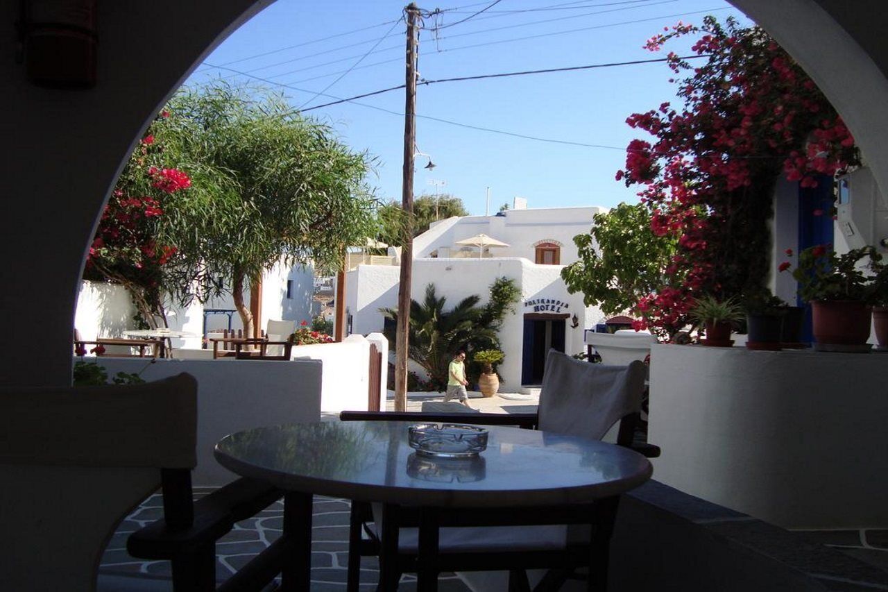 Evgenia Rooms And Apartments Folegandros Town Exterior photo