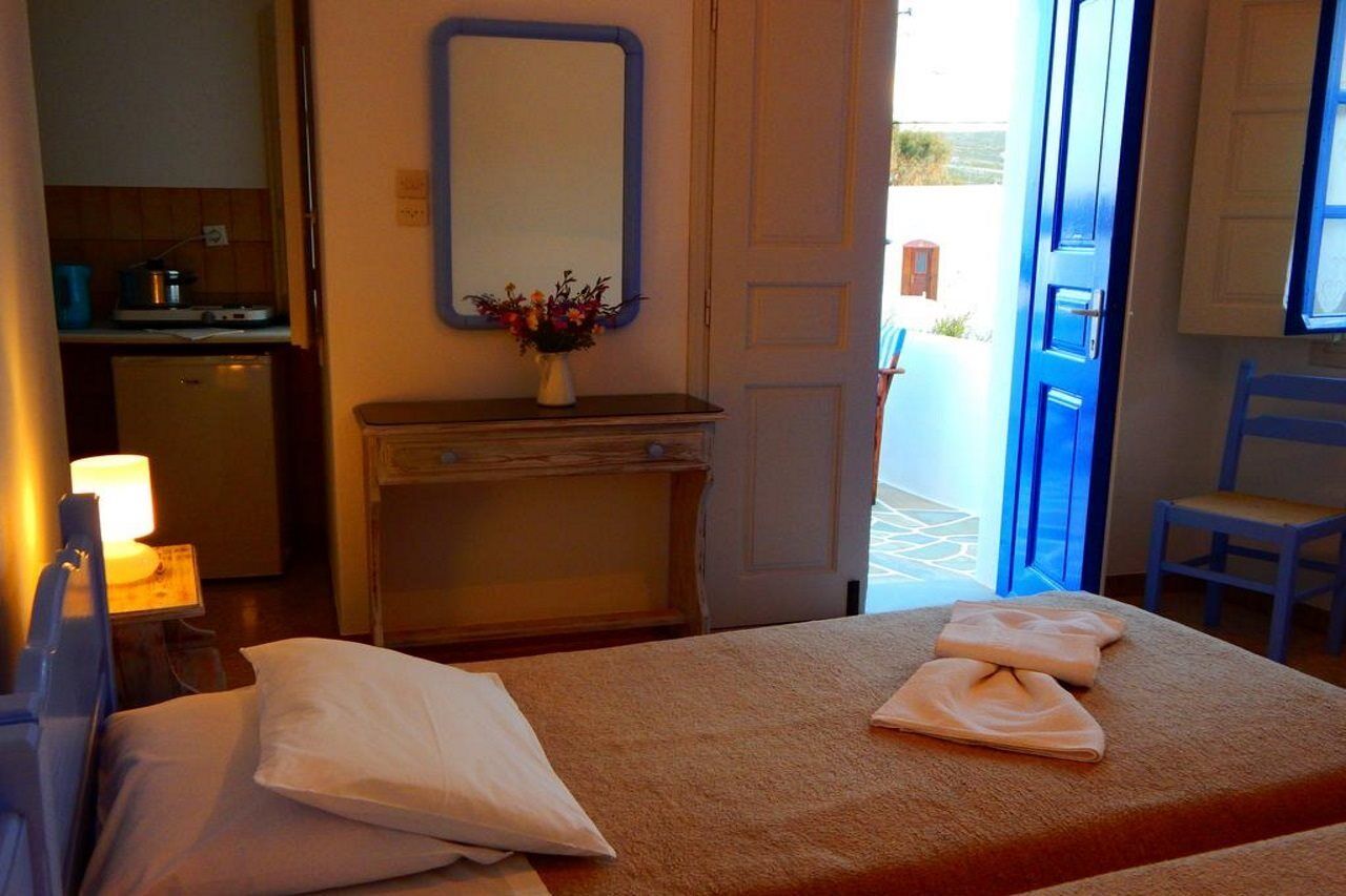 Evgenia Rooms And Apartments Folegandros Town Exterior photo